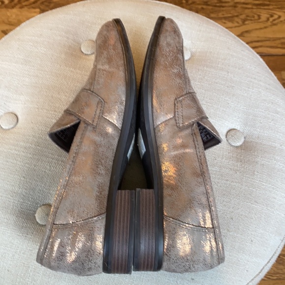 Clarks Ultimate Comfort Collection Gold Shimmer Penny Loafers Women's 8M - Picture 10 of 15